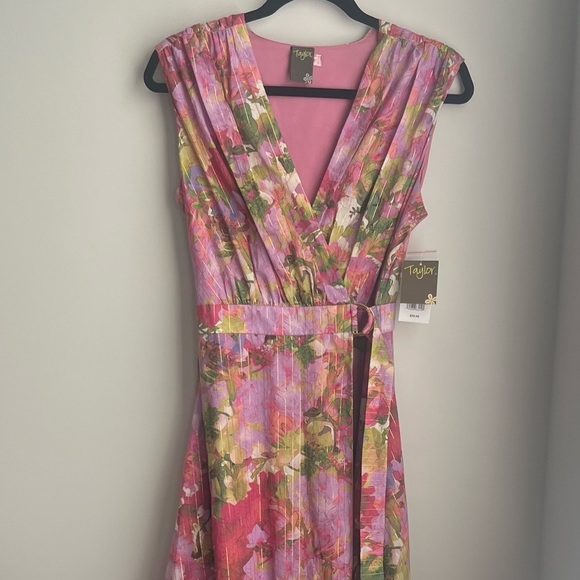 NWT Taylor Floral Print Voile Pleated V-Neck Sleeveless Maxi Dress - Size 8 - Picture 12 of 17